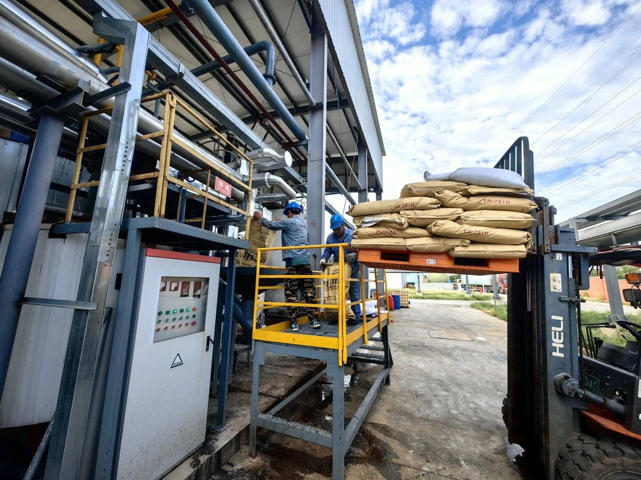 践行“六个主题年” | 沥青乐鱼网页版登录入口权属单位储运乐鱼网页版登录入口新材料车间技术改造再迎新突破