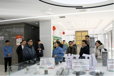 中国三峡建工（集团）有限乐鱼网页版登录入口工程技术中心一行到沥青乐鱼网页版登录入口参观调研