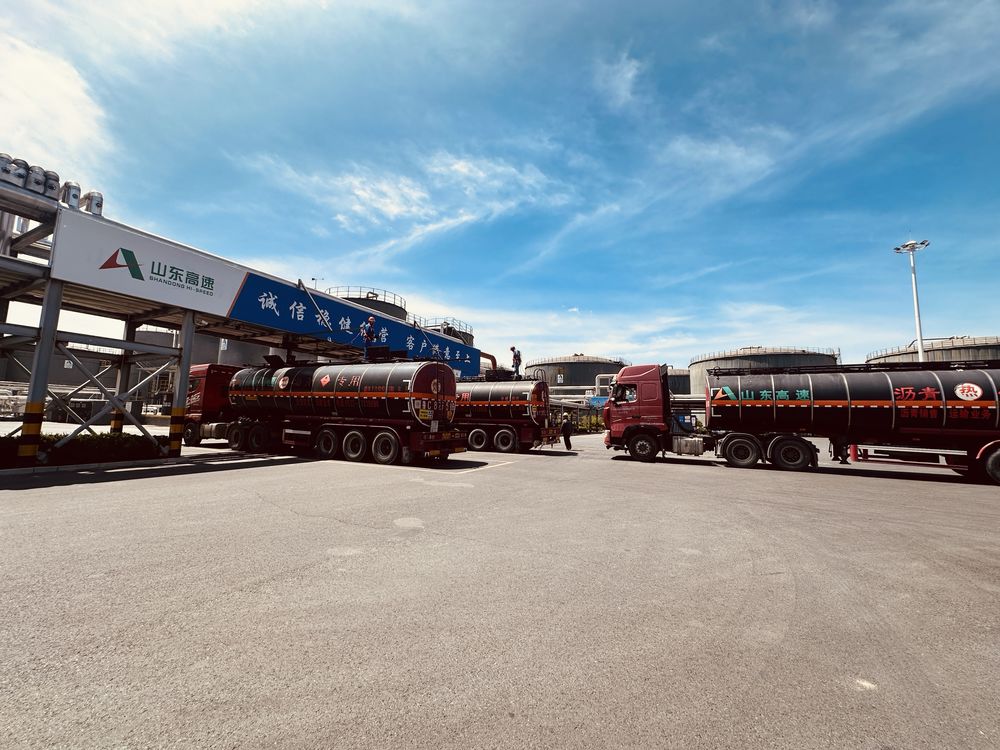 五一坚守保供一线，汗水诠释劳动光荣